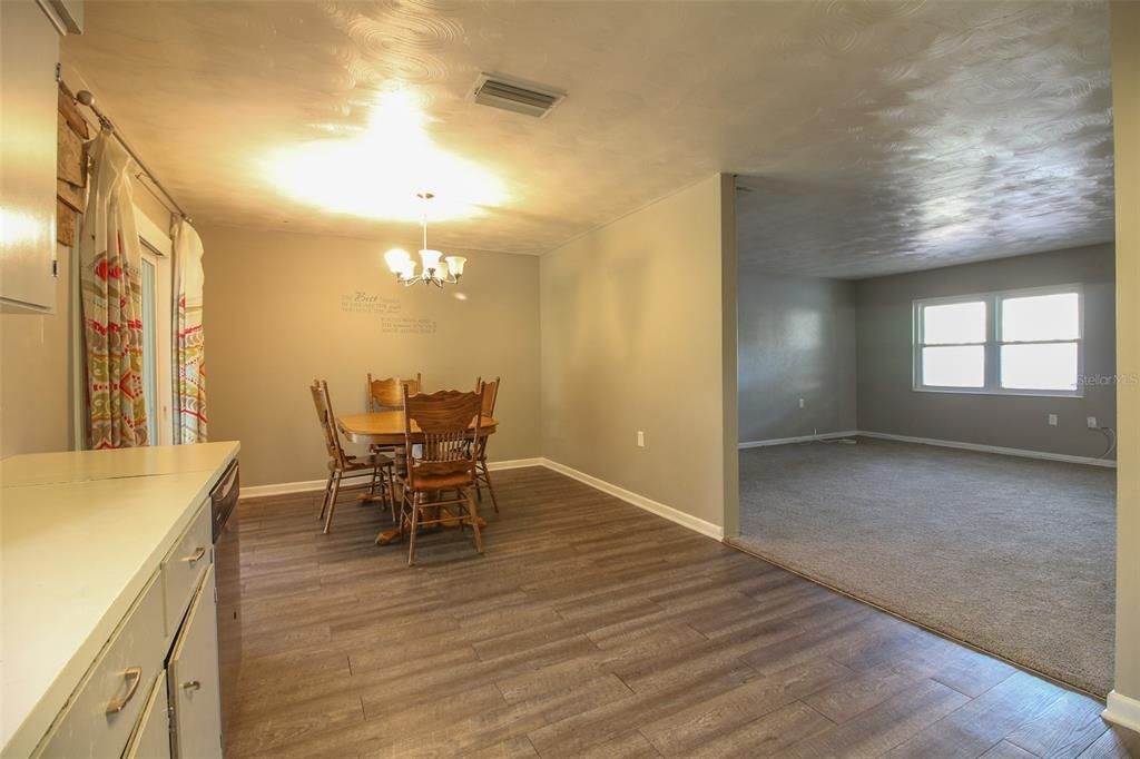 For Rent: $1,800 (3 beds, 1 baths, 1461 Square Feet)