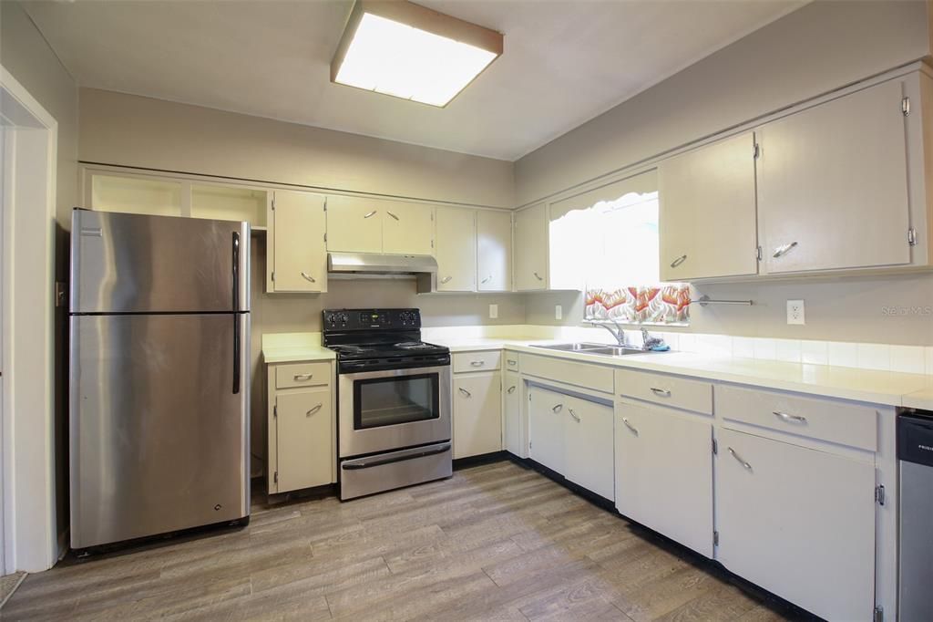 For Rent: $1,800 (3 beds, 1 baths, 1461 Square Feet)