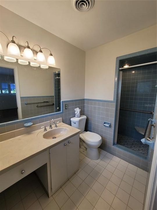 Active With Contract: $2,950 (3 beds, 2 baths, 1779 Square Feet)