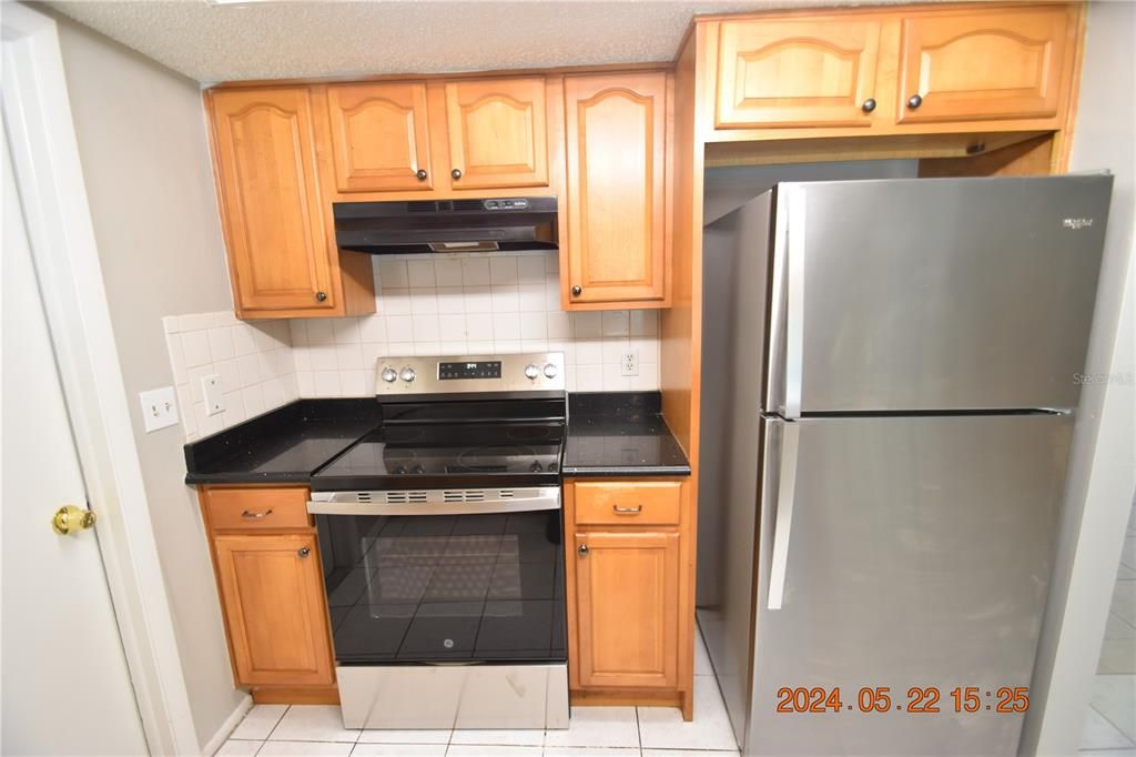 For Rent: $2,000 (4 beds, 2 baths, 1902 Square Feet)