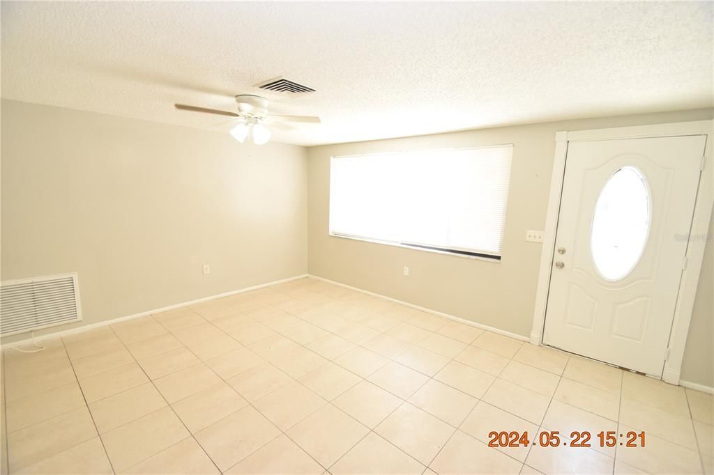 For Rent: $2,000 (4 beds, 2 baths, 1902 Square Feet)