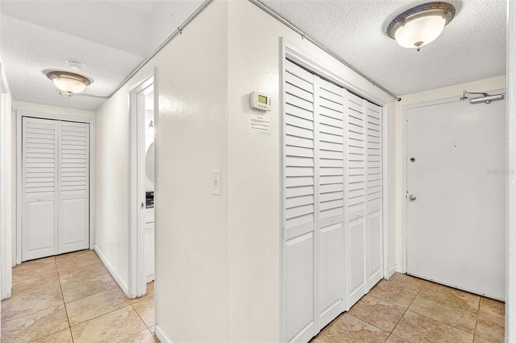 For Sale: $475,000 (2 beds, 2 baths, 1047 Square Feet)