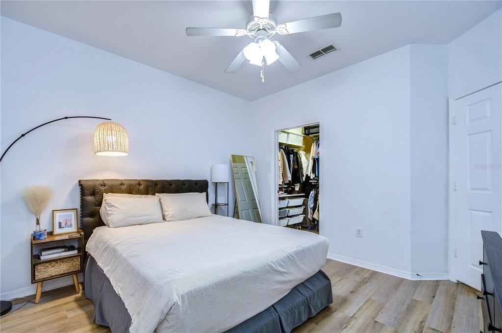 Active With Contract: $197,500 (1 beds, 1 baths, 769 Square Feet)