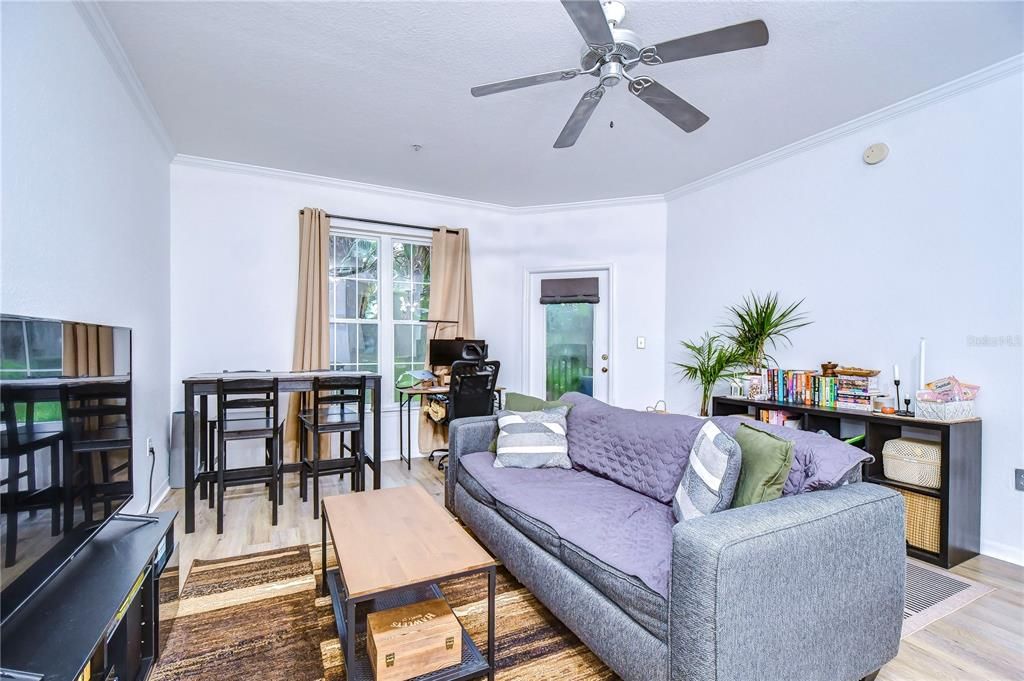 Active With Contract: $197,500 (1 beds, 1 baths, 769 Square Feet)