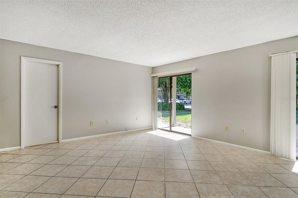 Active With Contract: $216,900 (2 beds, 2 baths, 982 Square Feet)