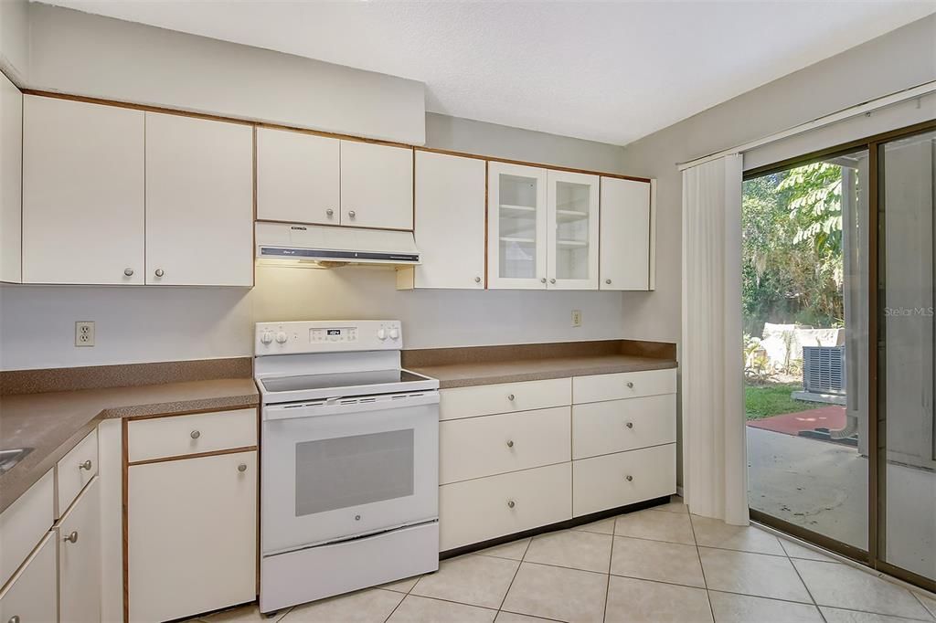 Active With Contract: $216,900 (2 beds, 2 baths, 982 Square Feet)