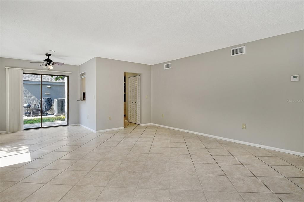 Active With Contract: $216,900 (2 beds, 2 baths, 982 Square Feet)