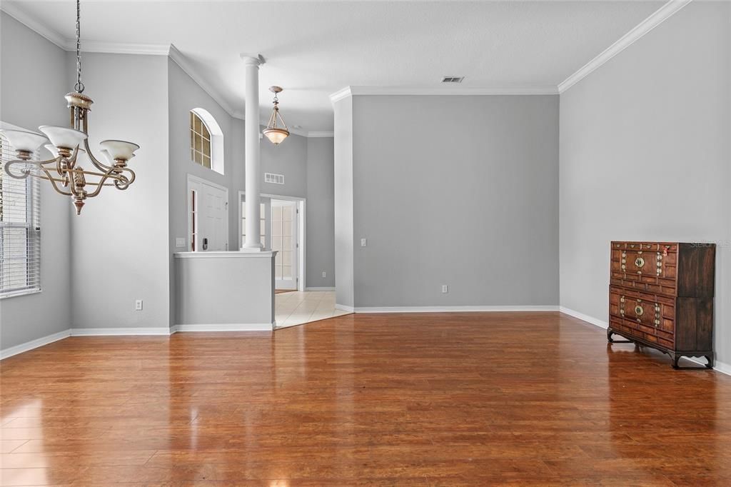 For Sale: $384,900 (2 beds, 2 baths, 1915 Square Feet)