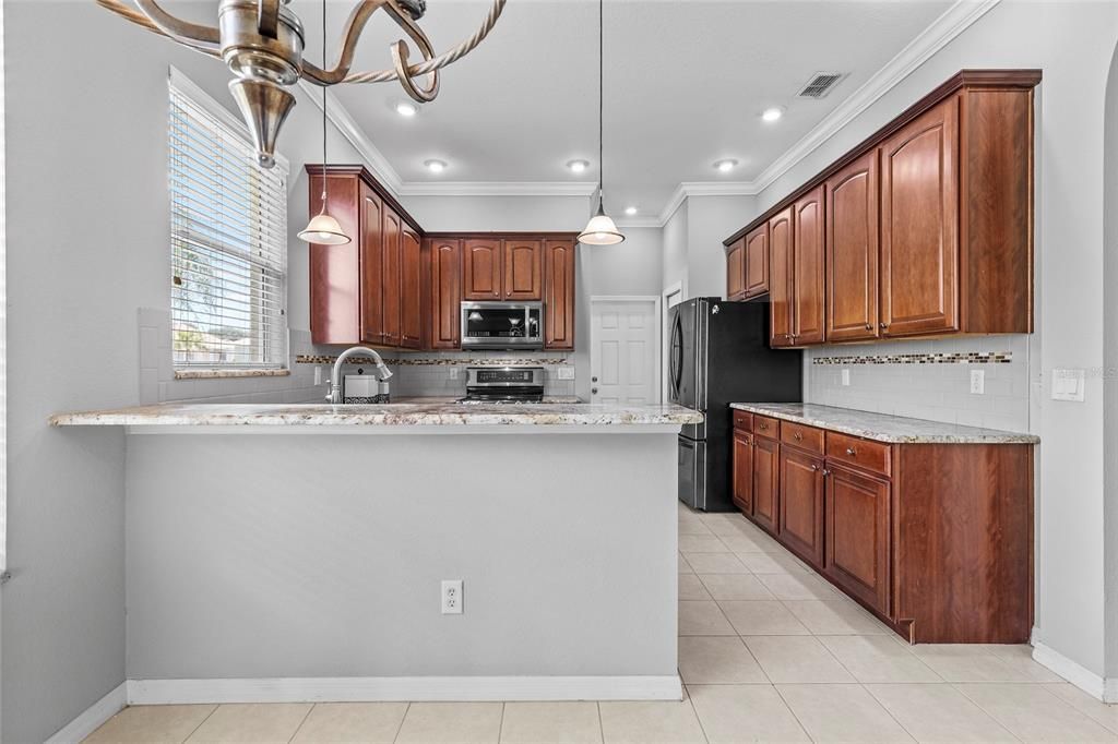 For Sale: $384,900 (2 beds, 2 baths, 1915 Square Feet)