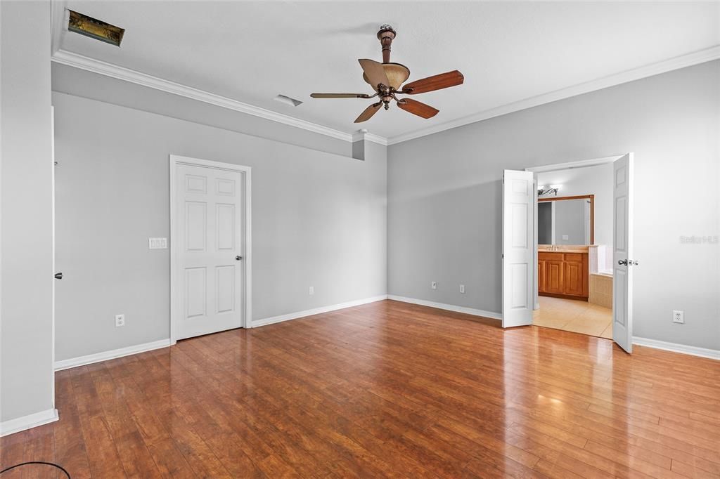 For Sale: $384,900 (2 beds, 2 baths, 1915 Square Feet)