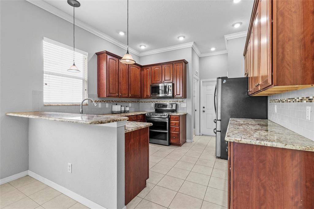 For Sale: $384,900 (2 beds, 2 baths, 1915 Square Feet)