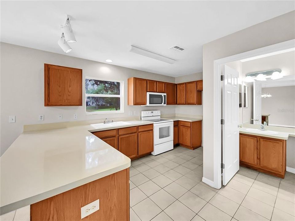 For Sale: $244,000 (2 beds, 1 baths, 1315 Square Feet)