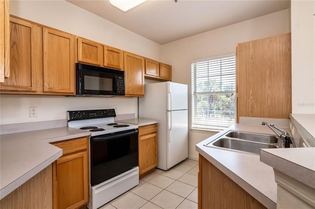 For Sale: $240,000 (2 beds, 2 baths, 1405 Square Feet)