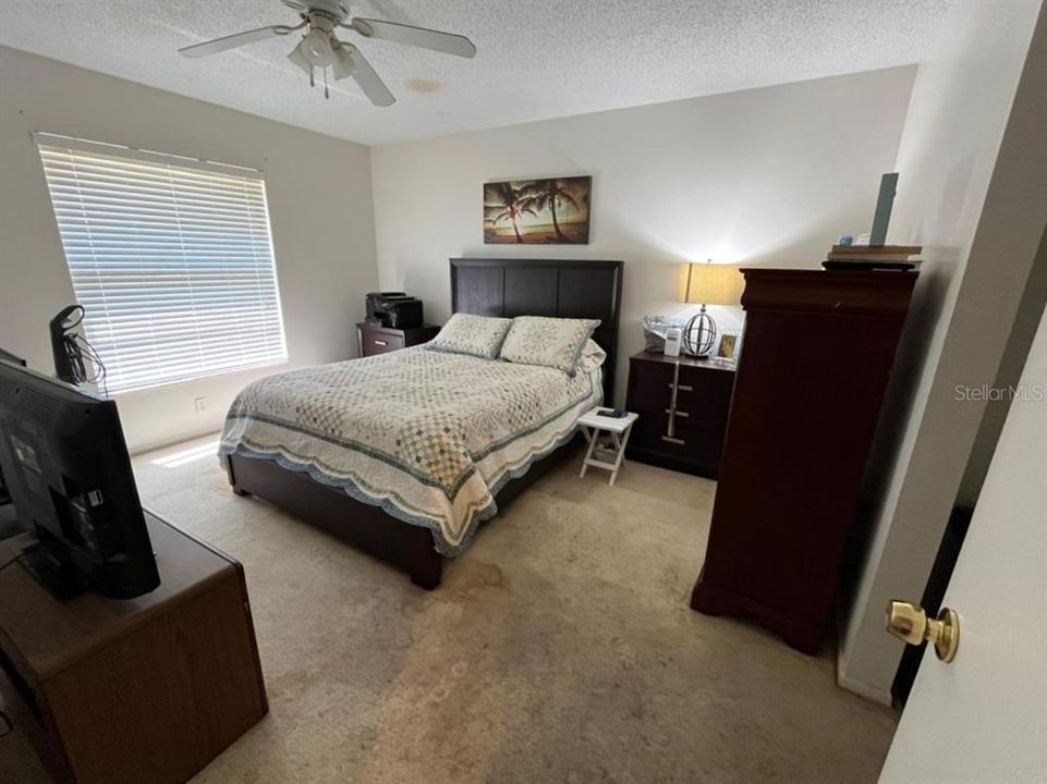 Active With Contract: $159,900 (2 beds, 2 baths, 1025 Square Feet)