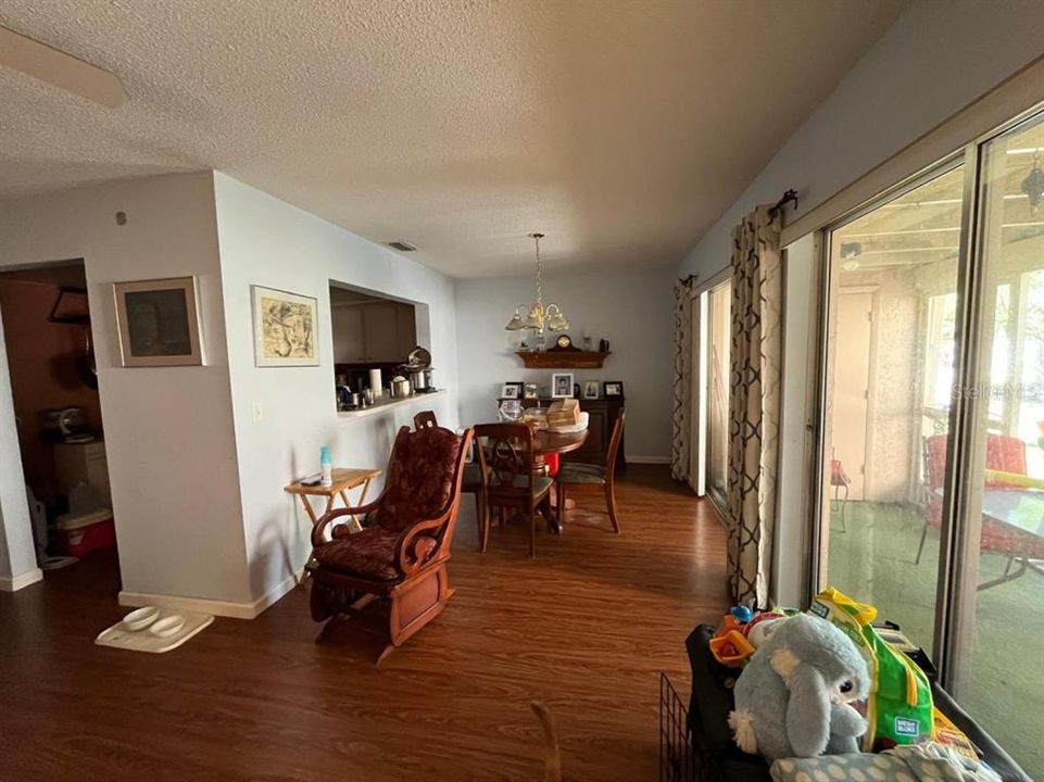 Active With Contract: $159,900 (2 beds, 2 baths, 1025 Square Feet)