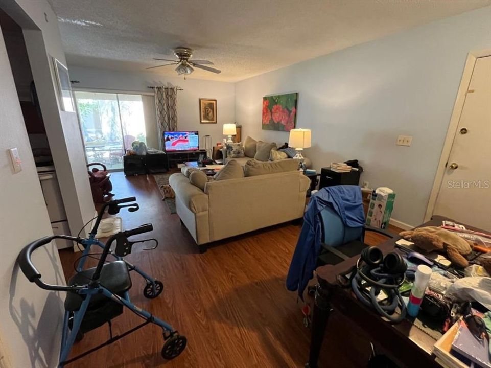 Active With Contract: $159,900 (2 beds, 2 baths, 1025 Square Feet)