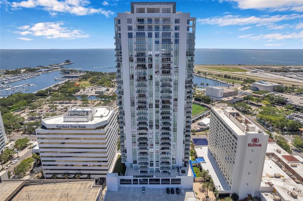 For Sale: $1,999,000 (2 beds, 3 baths, 1970 Square Feet)