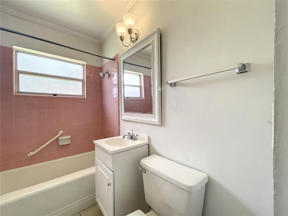 Active With Contract: $2,750 (2 beds, 2 baths, 1052 Square Feet)