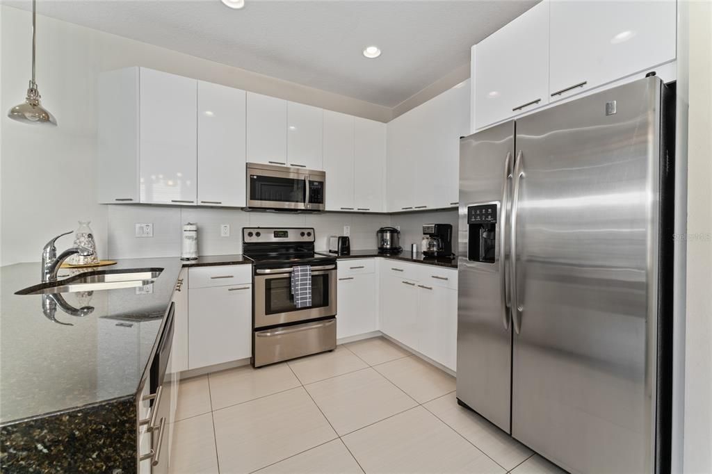For Sale: $367,000 (3 beds, 3 baths, 1512 Square Feet)