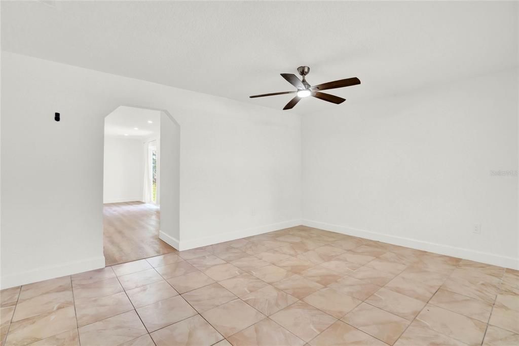 Active With Contract: $310,000 (3 beds, 1 baths, 1088 Square Feet)