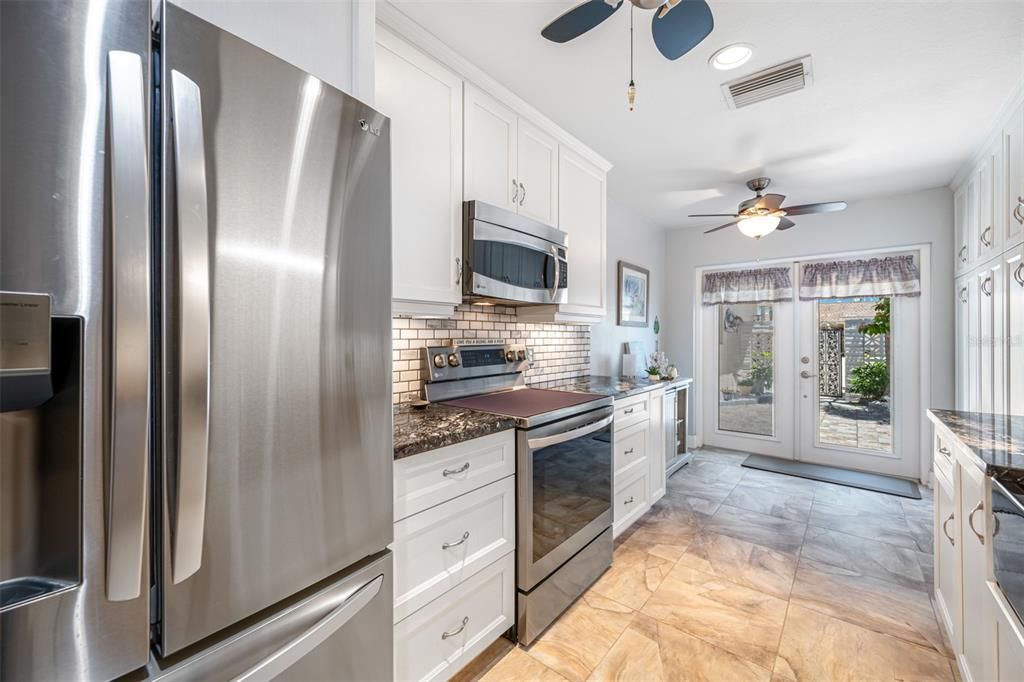 For Sale: $619,900 (2 beds, 2 baths, 1400 Square Feet)