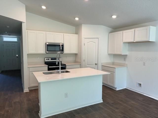 Active With Contract: $268,990 (3 beds, 2 baths, 1198 Square Feet)