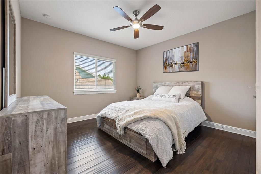 Guest bedroom (2nd bedroom upstairs)