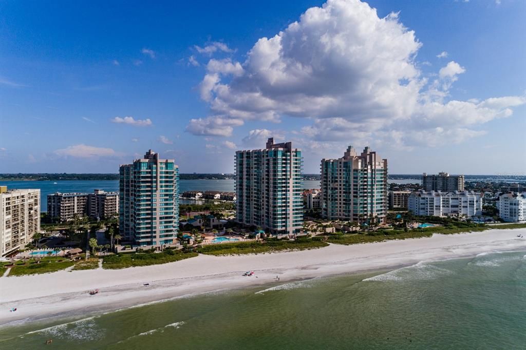 For Sale: $1,975,000 (3 beds, 2 baths, 1942 Square Feet)