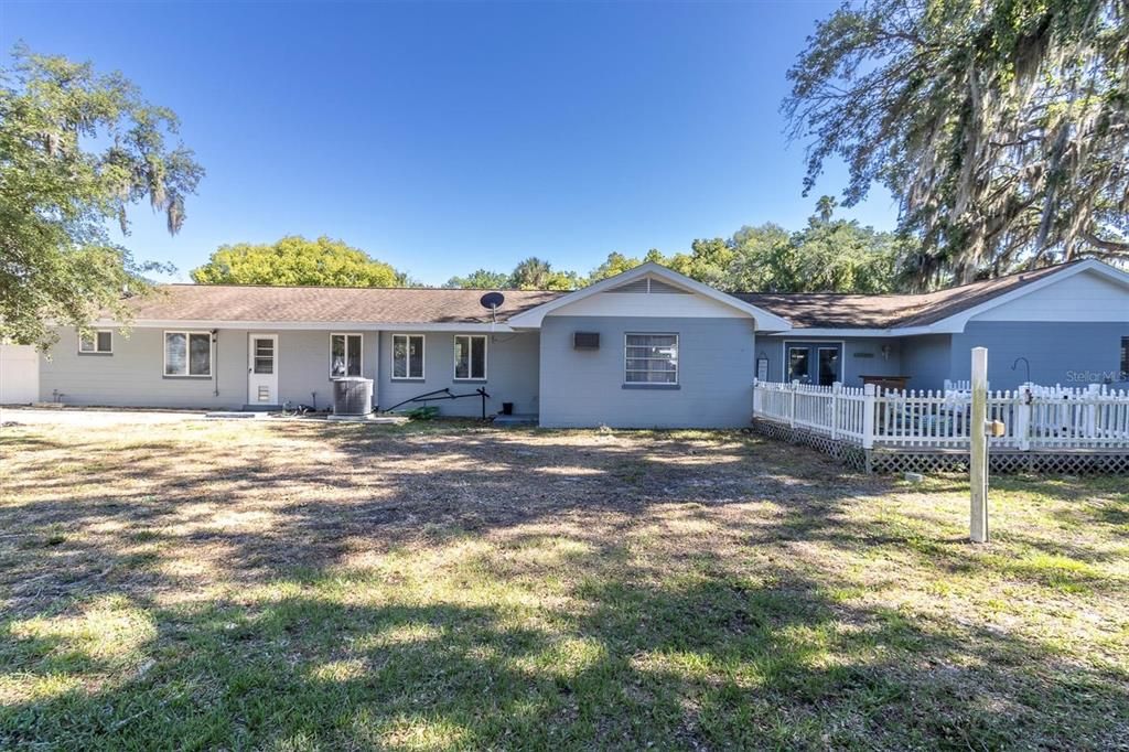 Active With Contract: $525,000 (3 beds, 3 baths, 1834 Square Feet)