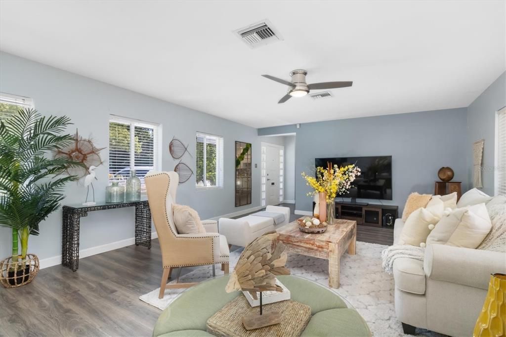 Active With Contract: $525,000 (3 beds, 3 baths, 1834 Square Feet)