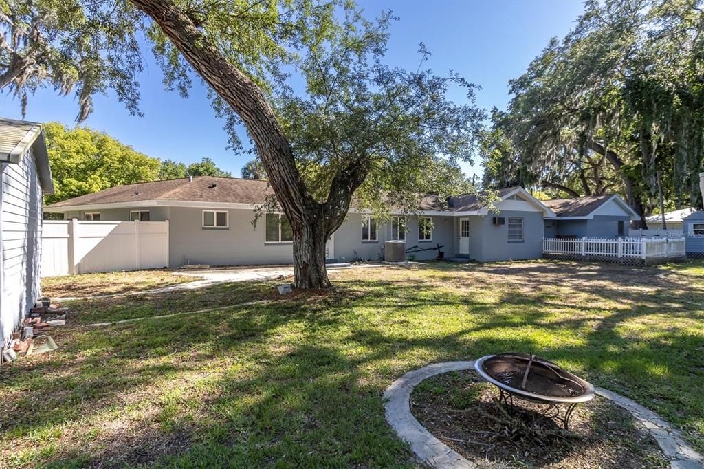 Active With Contract: $525,000 (3 beds, 3 baths, 1834 Square Feet)