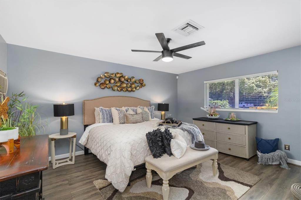 Active With Contract: $525,000 (3 beds, 3 baths, 1834 Square Feet)