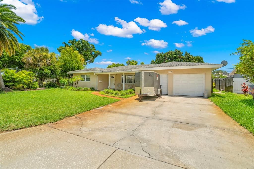 Front of home with 2 car garage and covered patio.