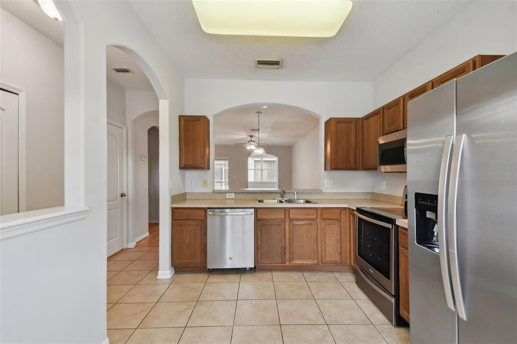 For Sale: $239,000 (2 beds, 2 baths, 1696 Square Feet)