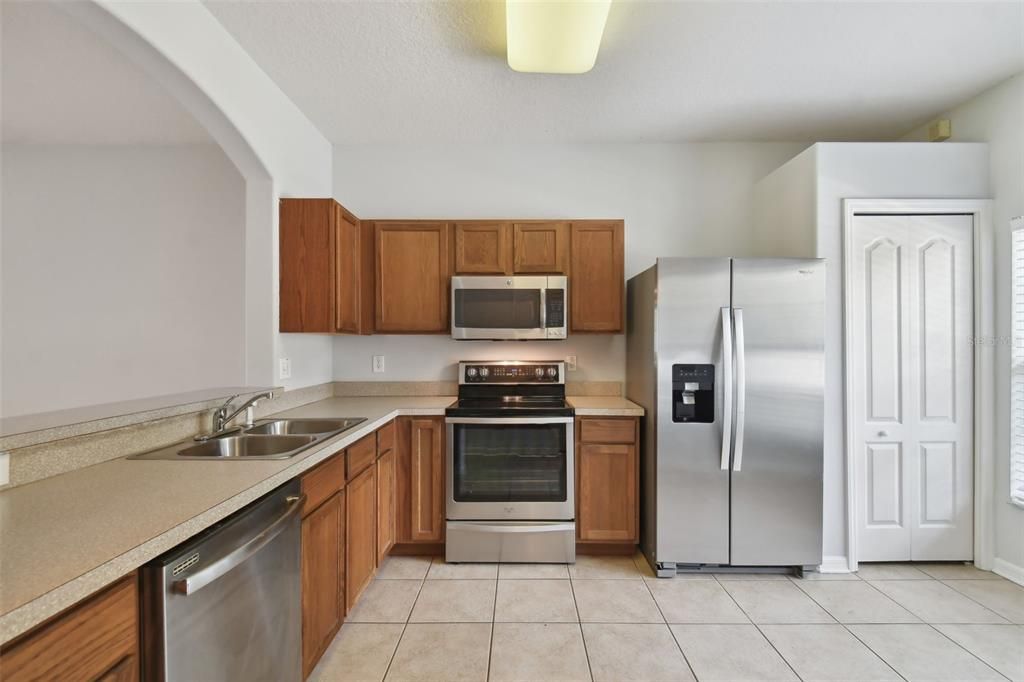 For Sale: $239,000 (2 beds, 2 baths, 1696 Square Feet)