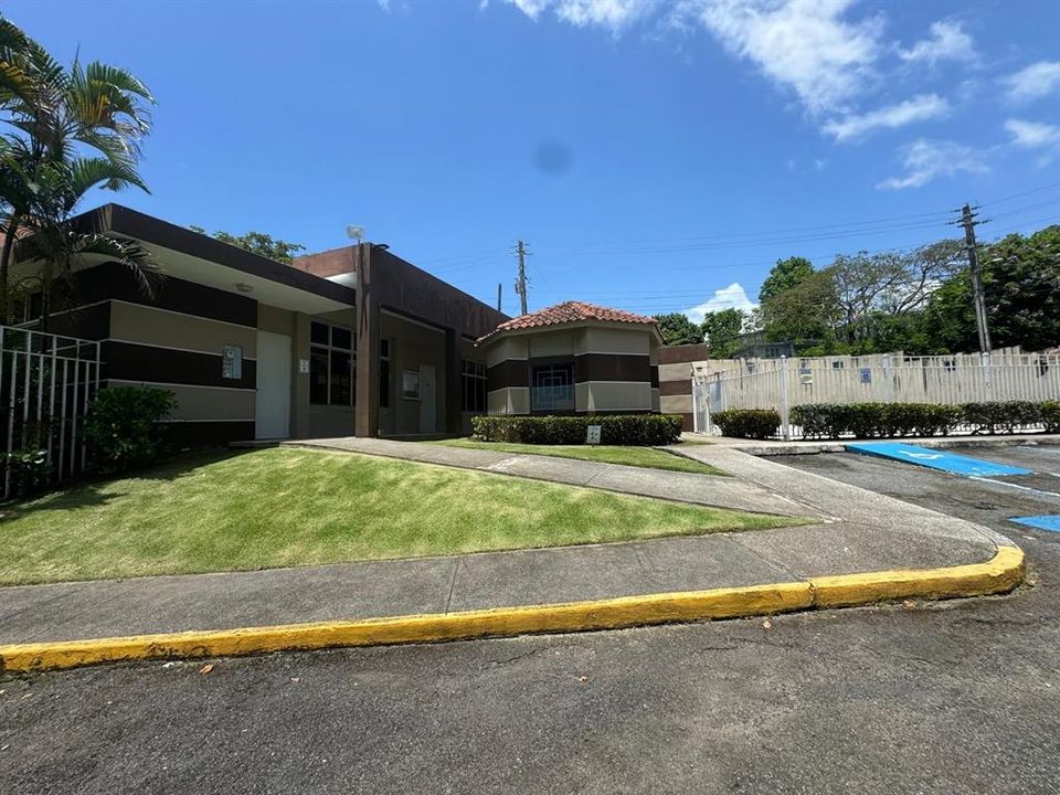 Activo con contrato: $142,000 (3 camas, 2 baños, 1103 Pies cuadrados)