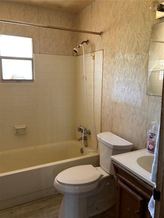 For Sale: $219,000 (3 beds, 1 baths, 988 Square Feet)