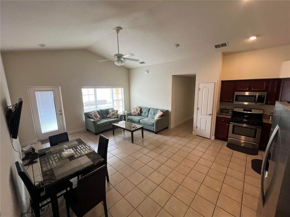 For Rent: $1,800 (2 beds, 2 baths, 960 Square Feet)