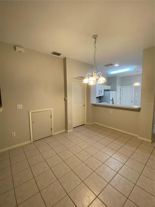 Active With Contract: $1,950 (2 beds, 1 baths, 1272 Square Feet)