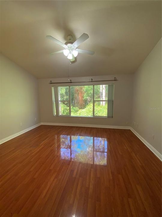 Active With Contract: $1,950 (2 beds, 1 baths, 1272 Square Feet)