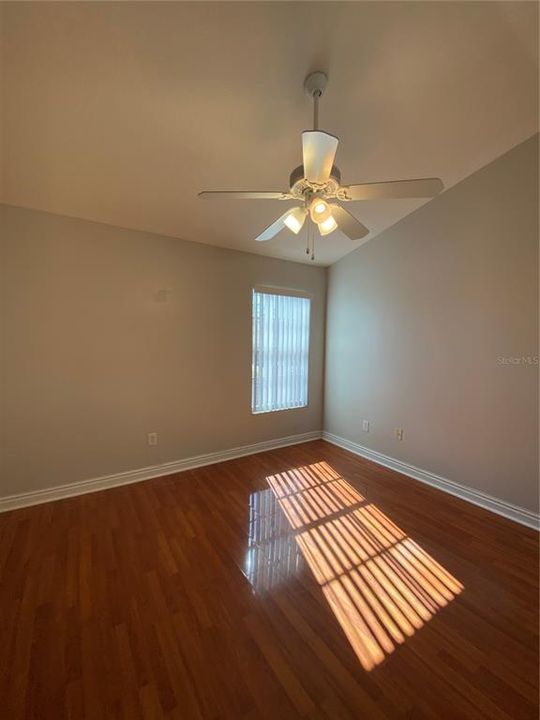 For Rent: $1,950 (2 beds, 1 baths, 1272 Square Feet)