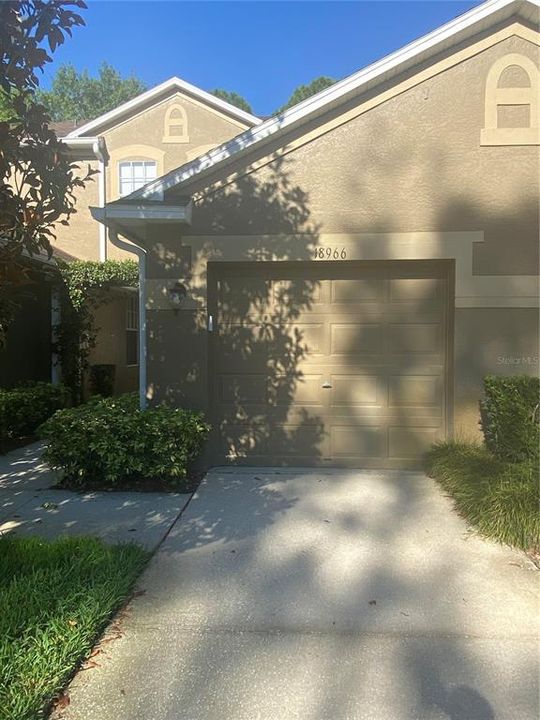 Active With Contract: $1,950 (2 beds, 1 baths, 1272 Square Feet)