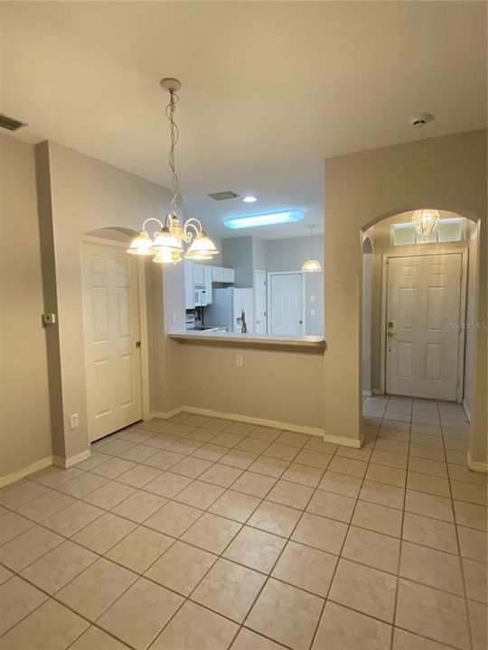 Active With Contract: $1,950 (2 beds, 1 baths, 1272 Square Feet)