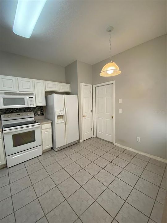 Active With Contract: $1,950 (2 beds, 1 baths, 1272 Square Feet)