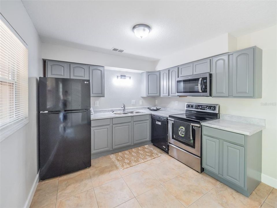 Active With Contract: $259,900 (3 beds, 1 baths, 1350 Square Feet)