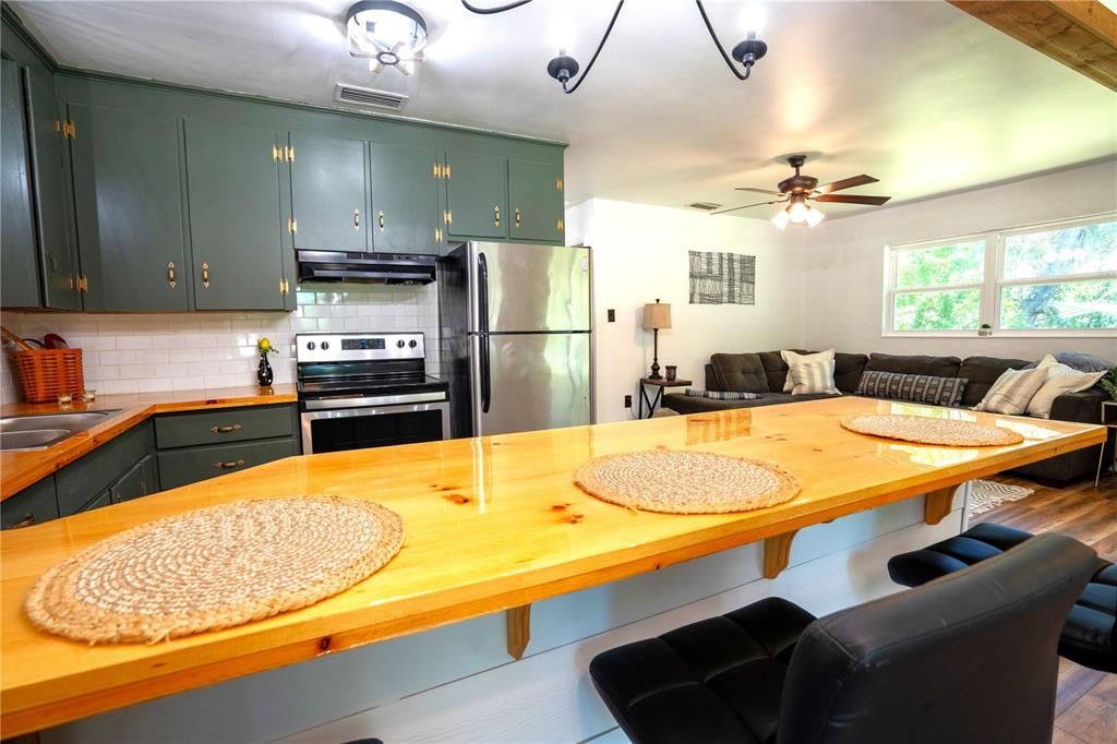 BEAUTIFUL CUSTOM COUNTER TOPS