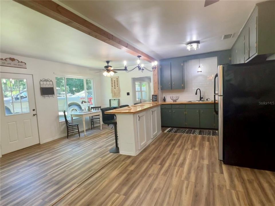 KITCHEN & DINING AREA