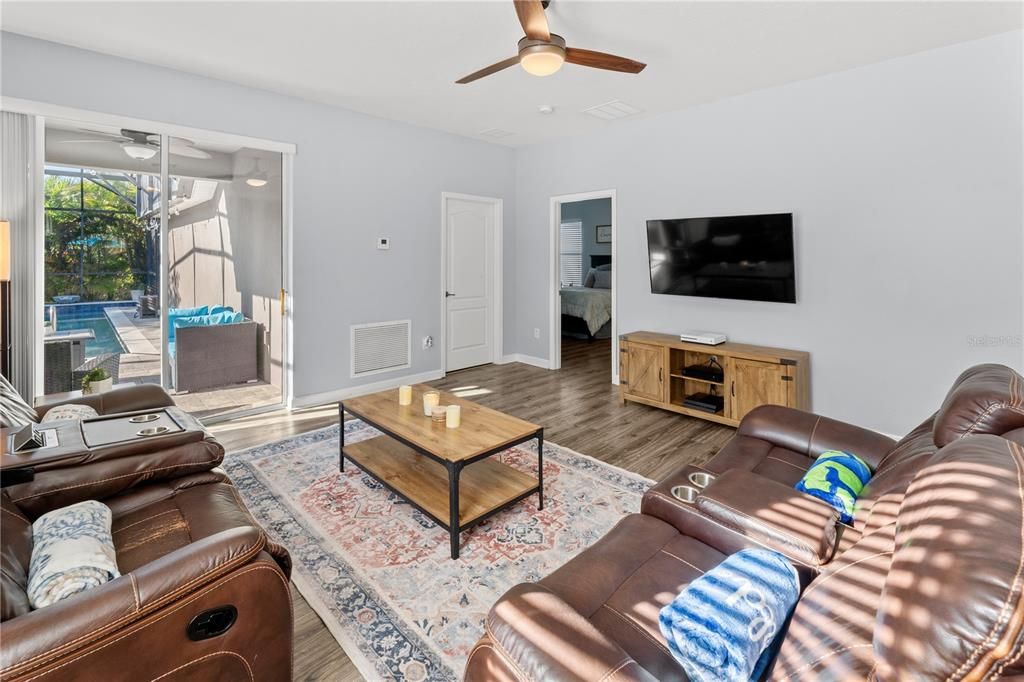 Active With Contract: $538,800 (3 beds, 2 baths, 1788 Square Feet)