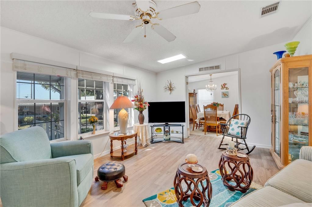 Active With Contract: $247,000 (2 beds, 2 baths, 1436 Square Feet)
