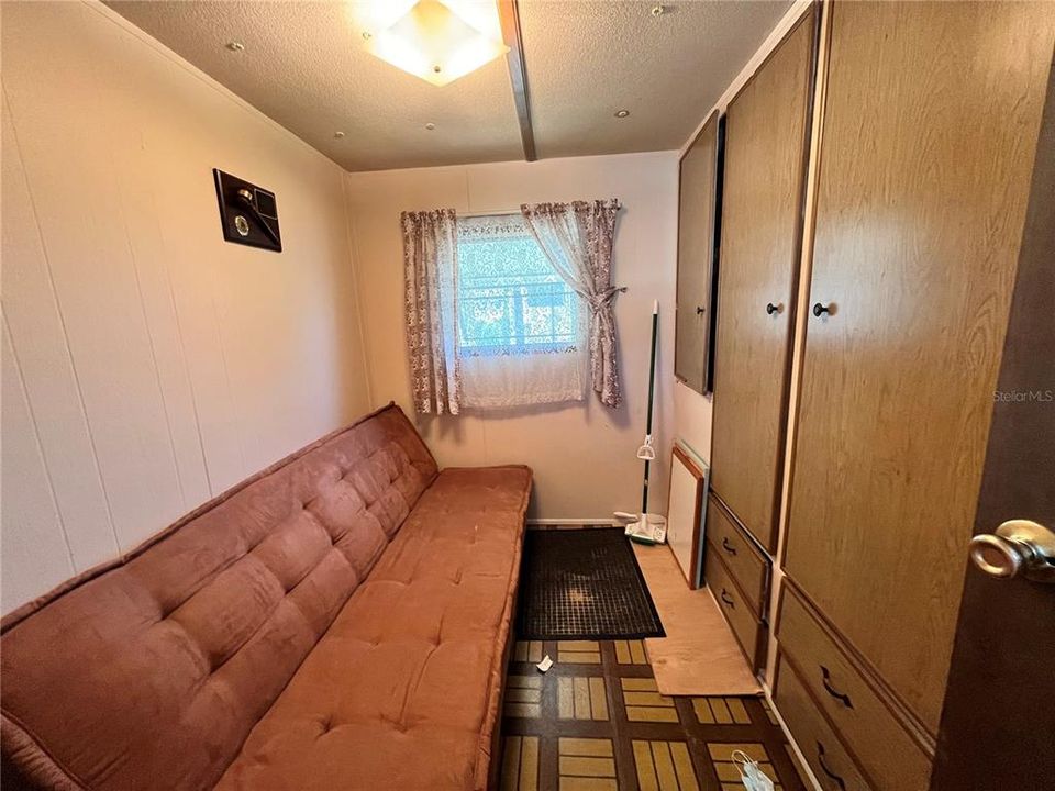 Active With Contract: $74,000 (2 beds, 1 baths, 672 Square Feet)